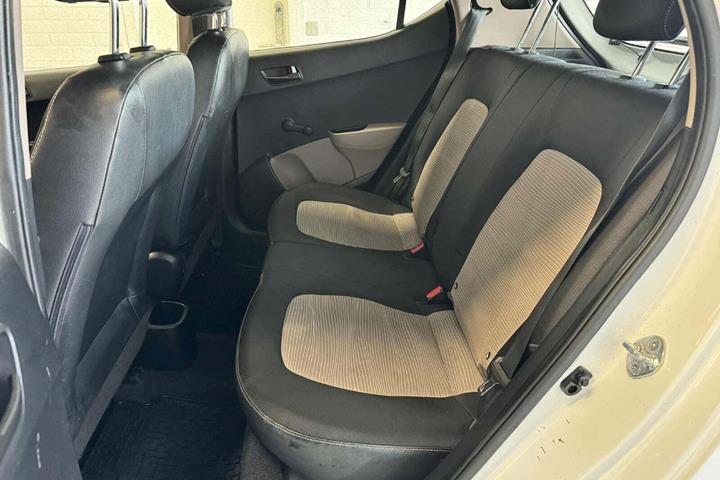 Hvid Hyundai i10 fra 2015