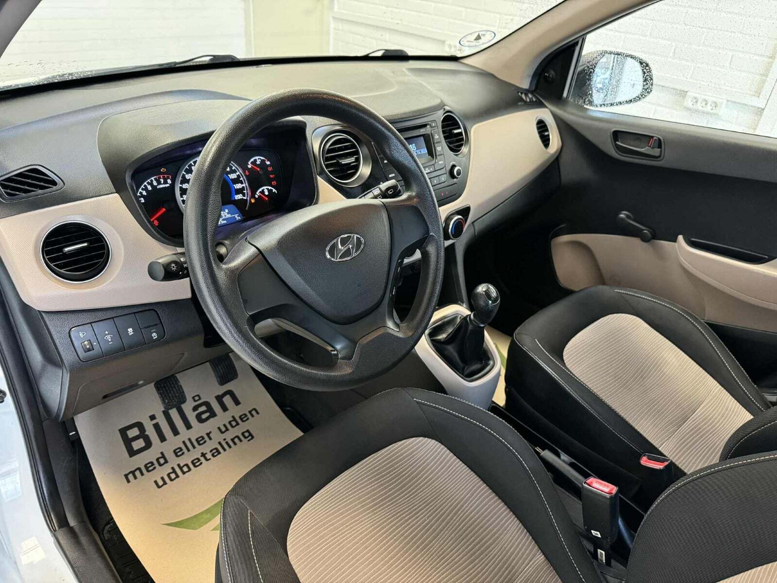 Hvid Hyundai i10 fra 2015