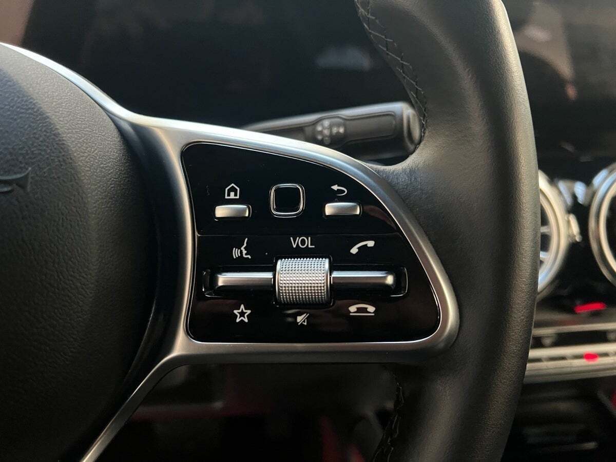 Sort Mercedes EQB250+ fra 2023