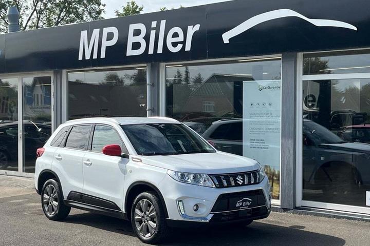 Hvid Suzuki Vitara fra 2020 set udefra