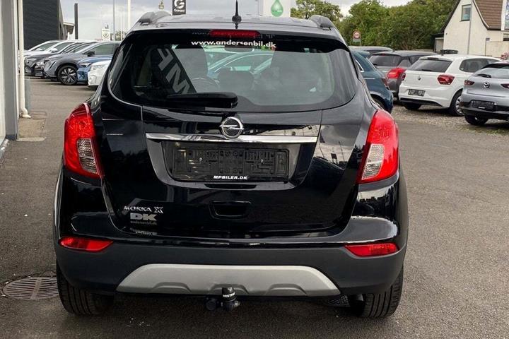 Grå Opel Mokka X fra 2017 set udefra