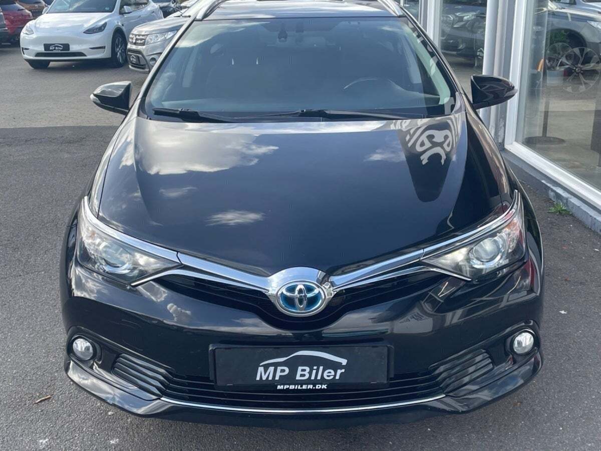 Sort Toyota Auris fra 2016