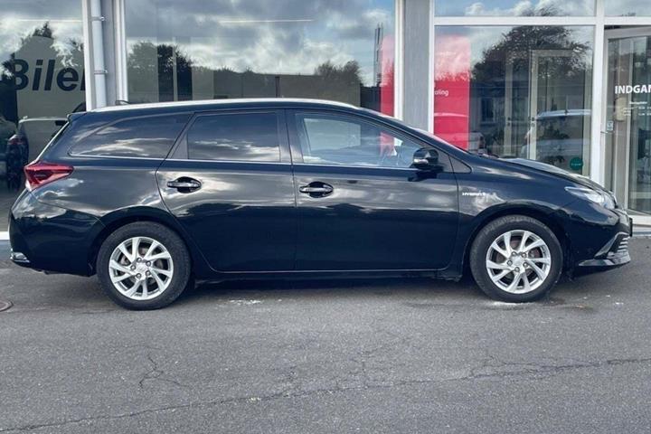 Sort Toyota Auris fra 2016