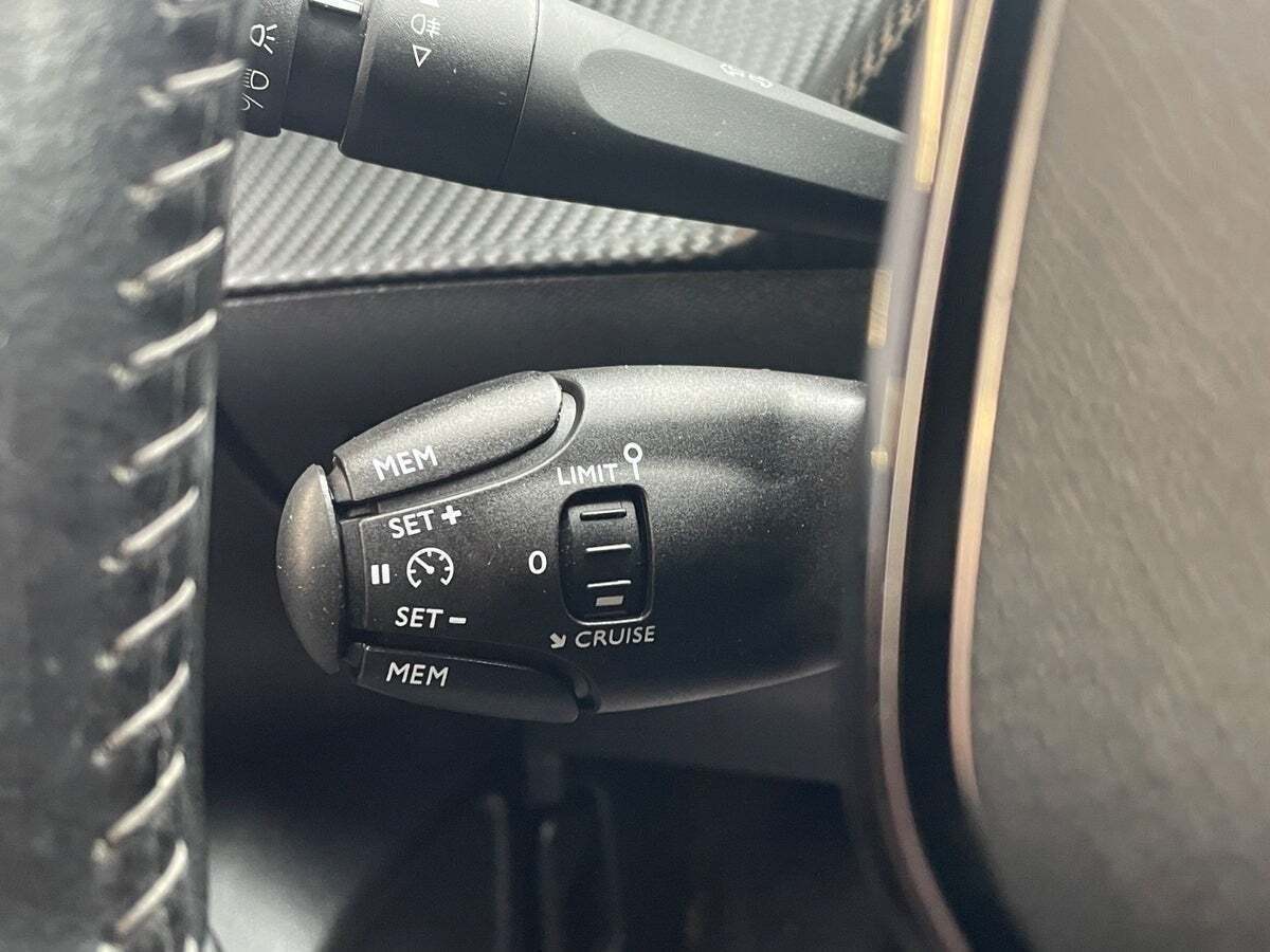 Sort Peugeot 208 fra 2020