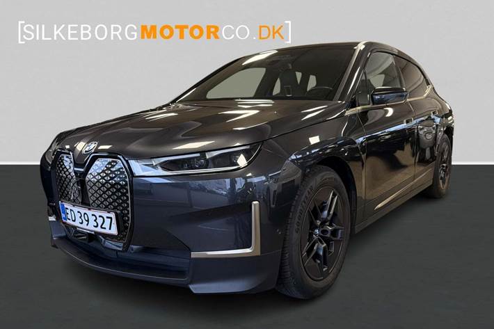 Sort BMW iX fra 2022 set udefra