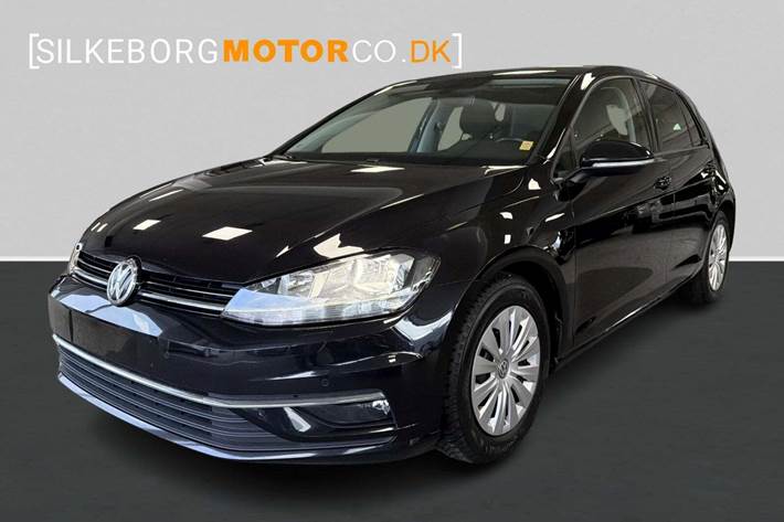 Sort VW Golf VII fra 2019 set udefra