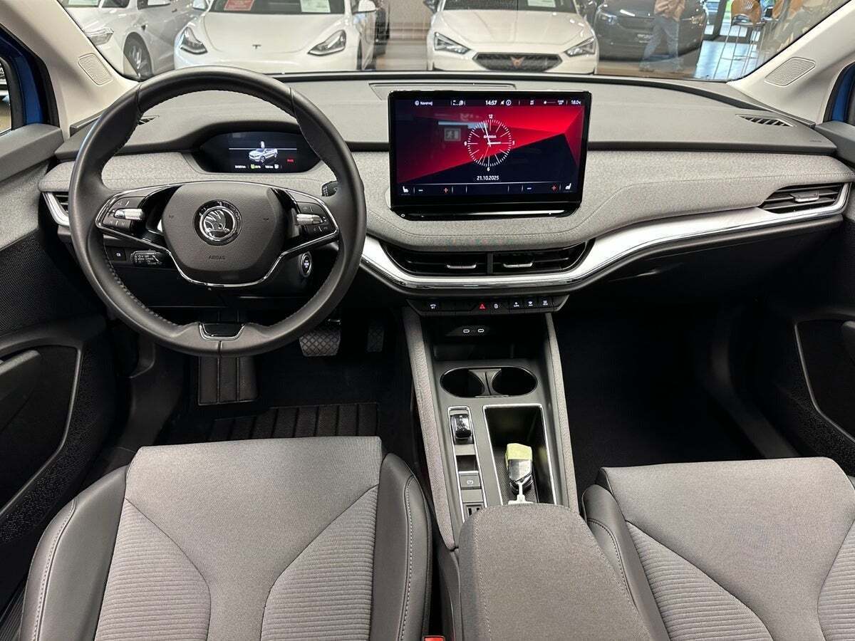 Blå Skoda Enyaq fra 2023