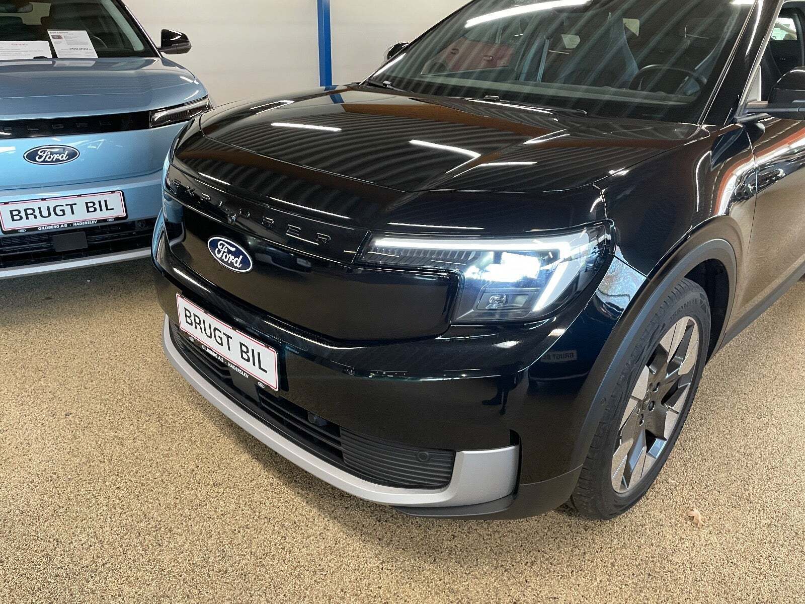 Ford Explorer 82 Premium Extended Range