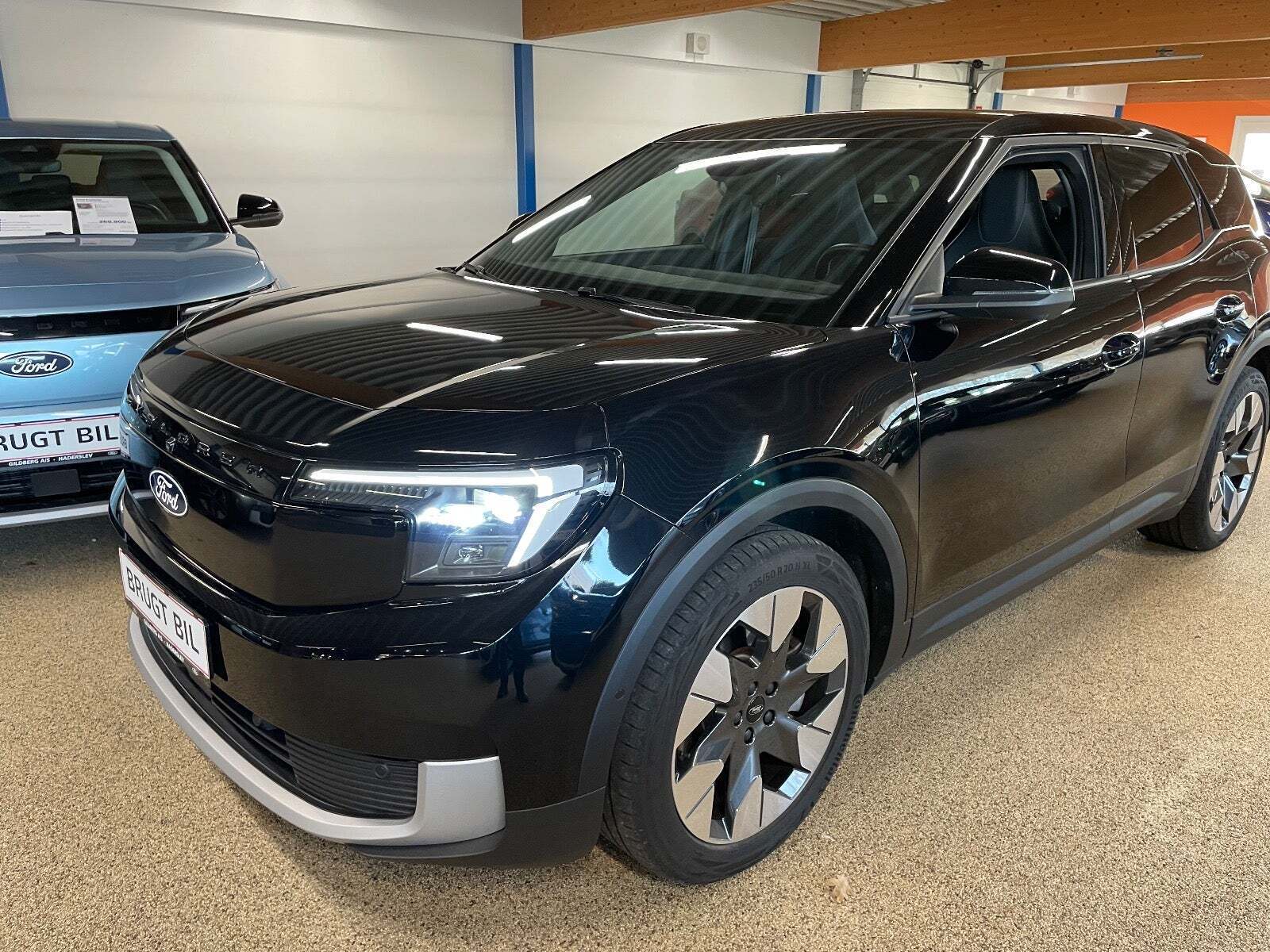 Ford Explorer 82 Premium Extended Range