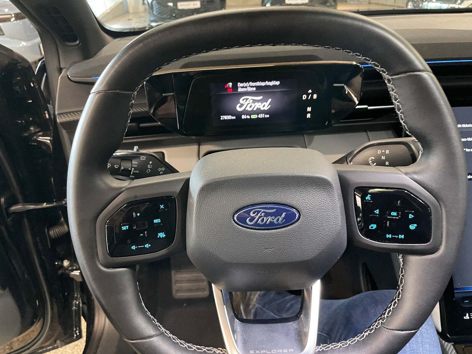 Ford Explorer 82 Premium Extended Range