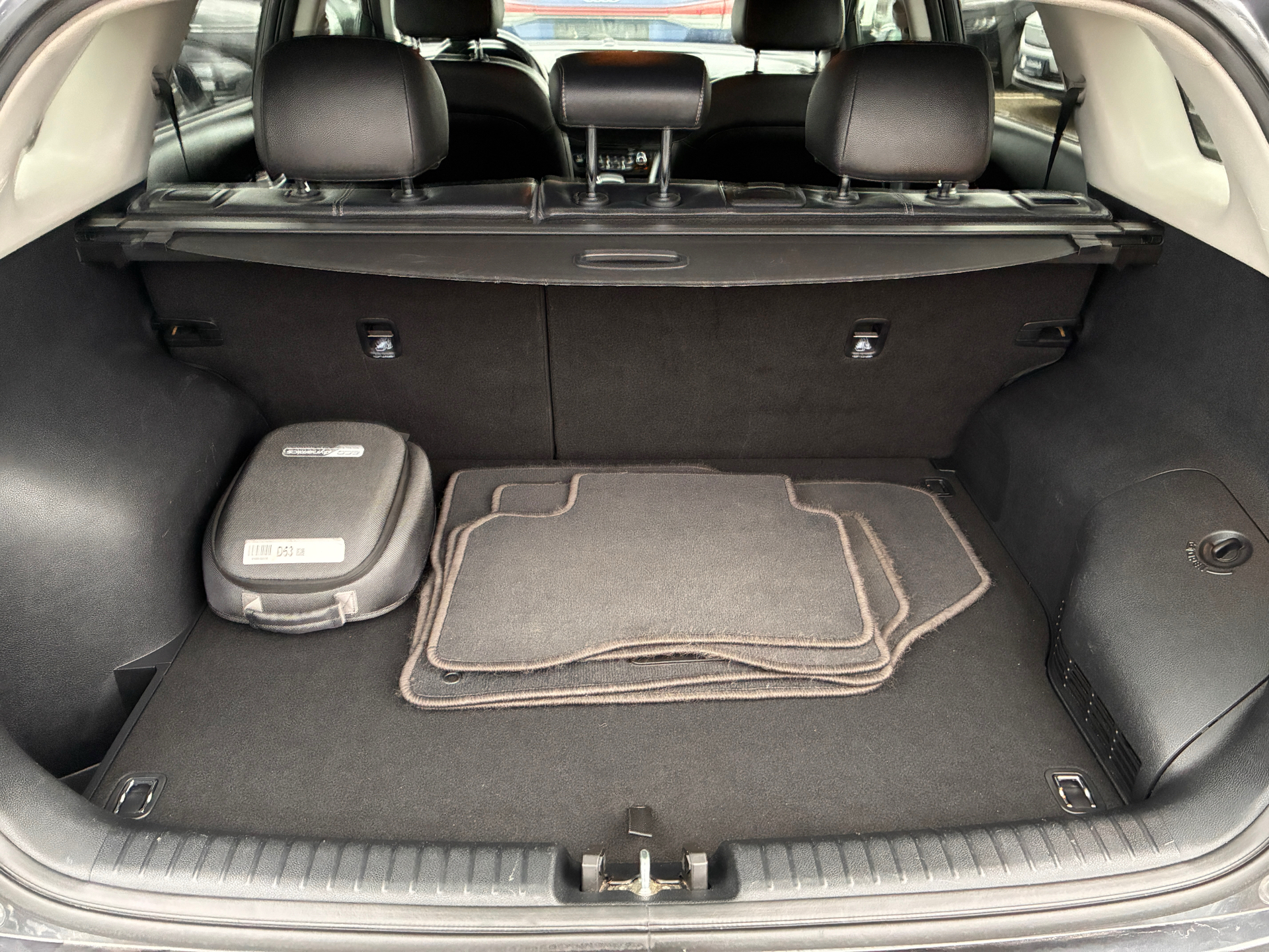 Grå Kia Niro fra 2019