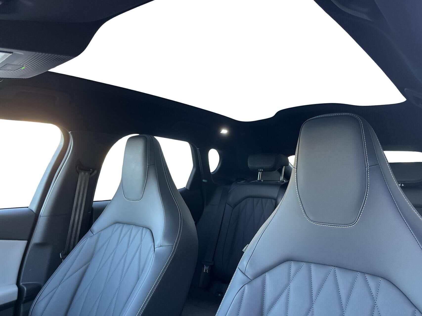 Rød Ford Capri fra 2025