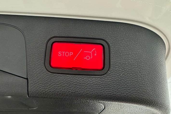 Hvid Mercedes EQC400 fra 2020