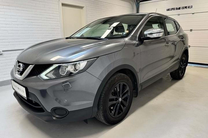 Grå Nissan Qashqai fra 2017 set udefra