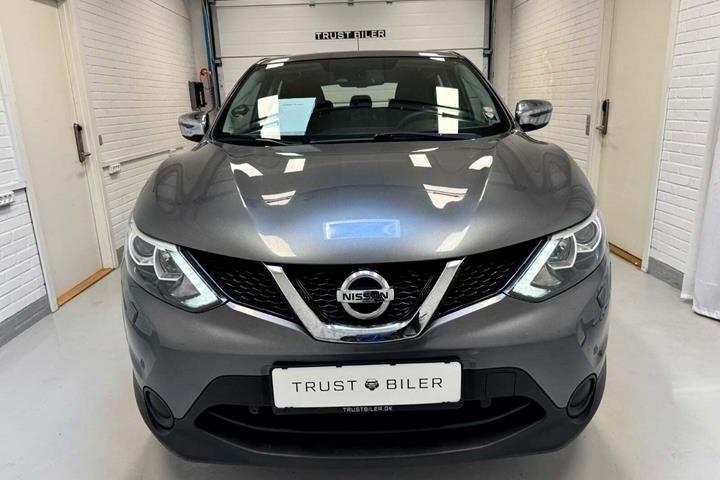 Grå Nissan Qashqai fra 2017