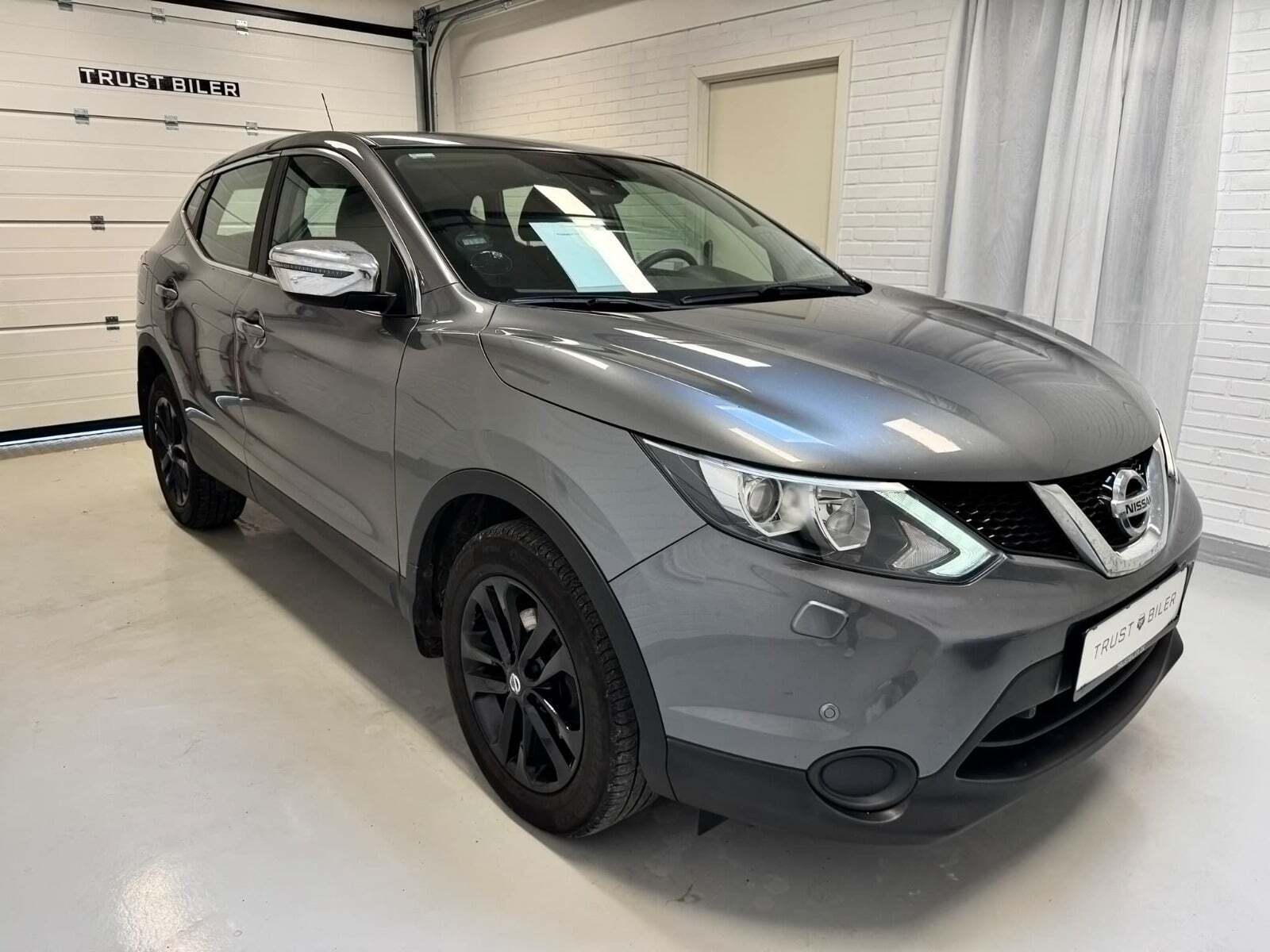 Grå Nissan Qashqai fra 2017