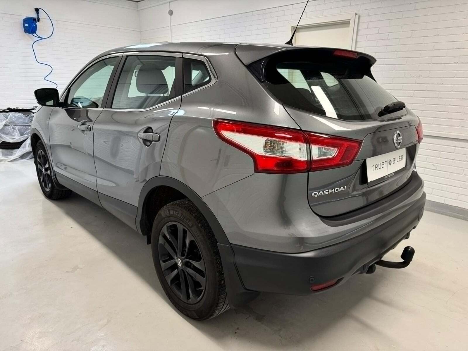 Grå Nissan Qashqai fra 2017