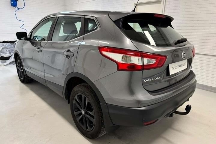 Grå Nissan Qashqai fra 2017