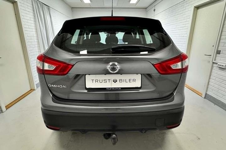Grå Nissan Qashqai fra 2017