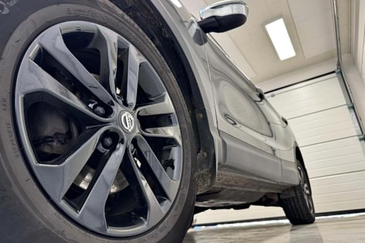 Grå Nissan Qashqai fra 2017