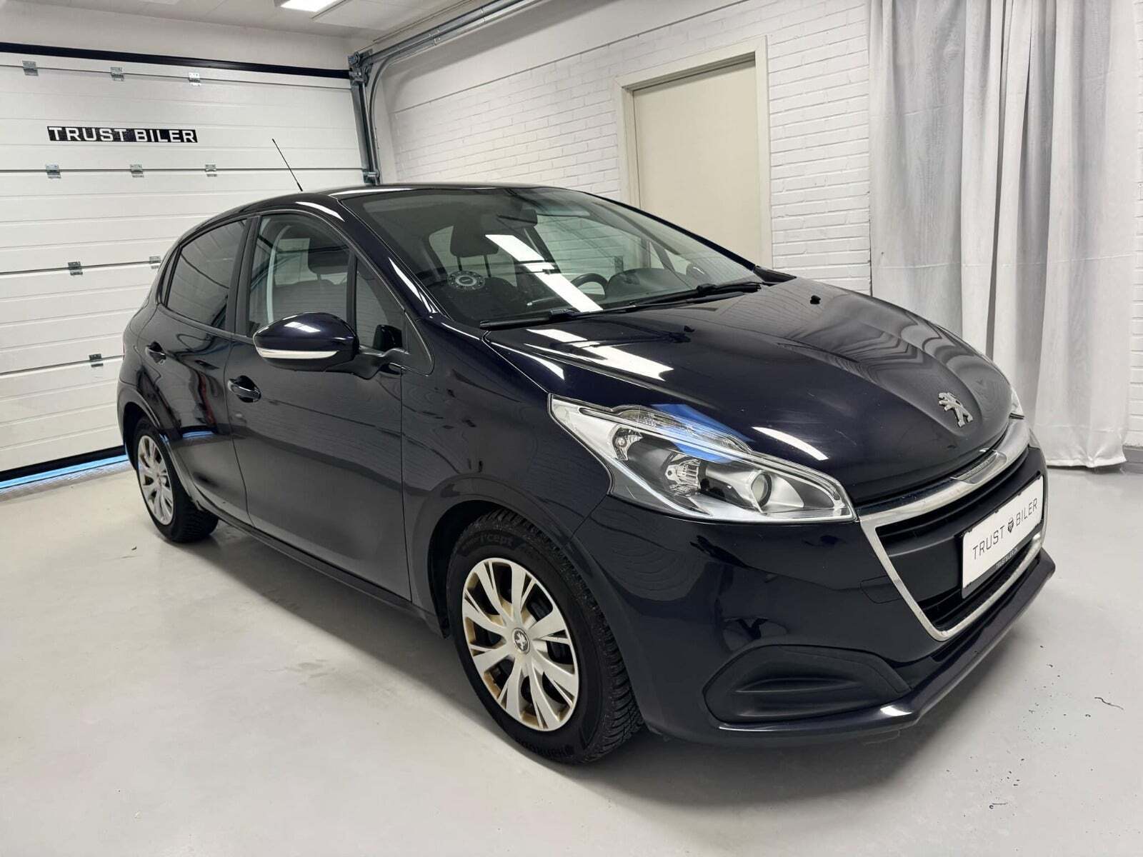 Blå Peugeot 208 fra 2018
