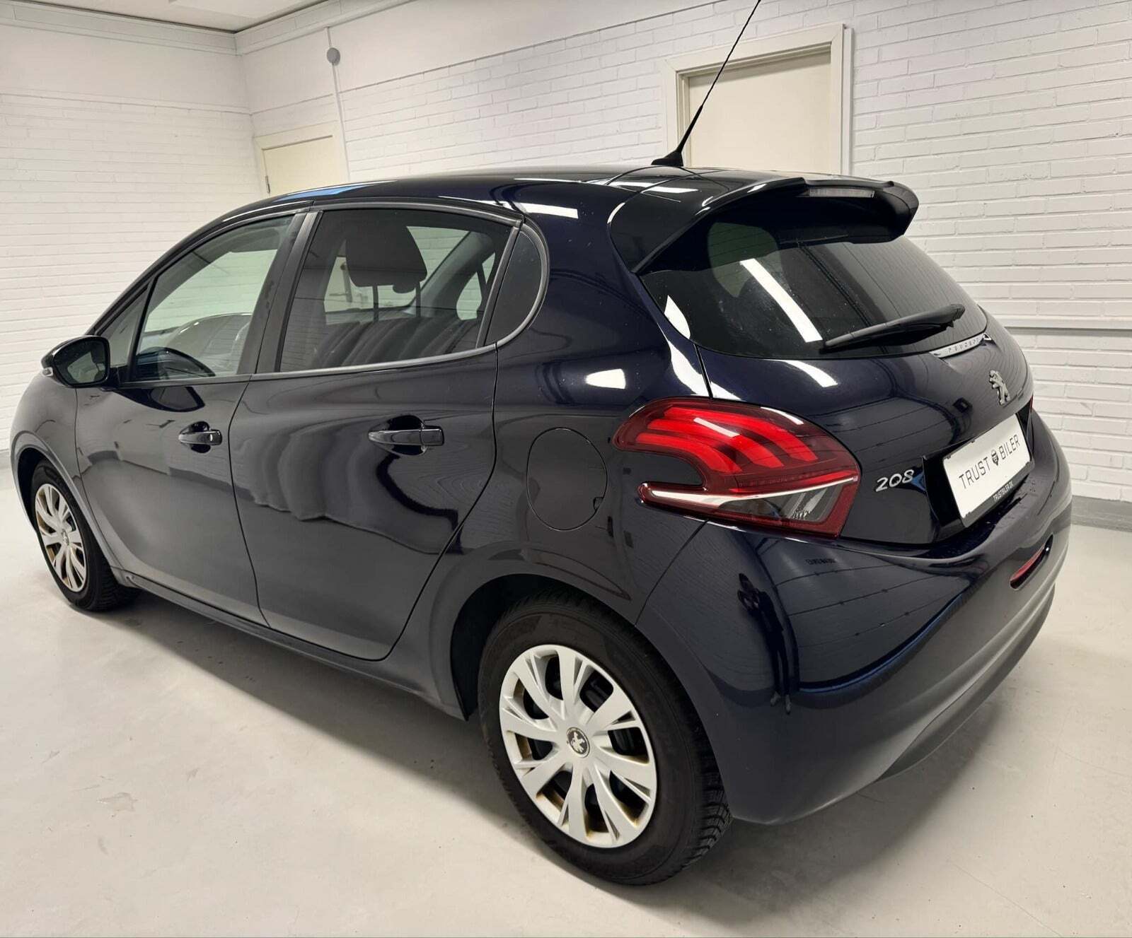 Blå Peugeot 208 fra 2018