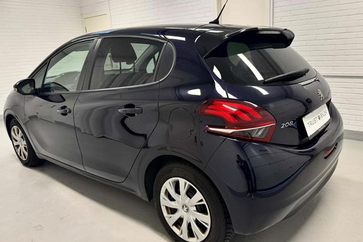 Blå Peugeot 208 fra 2018