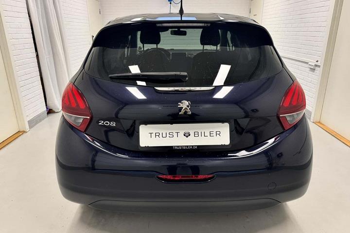 Blå Peugeot 208 fra 2018