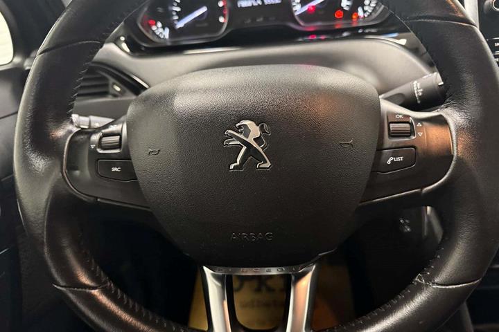 Blå Peugeot 208 fra 2018