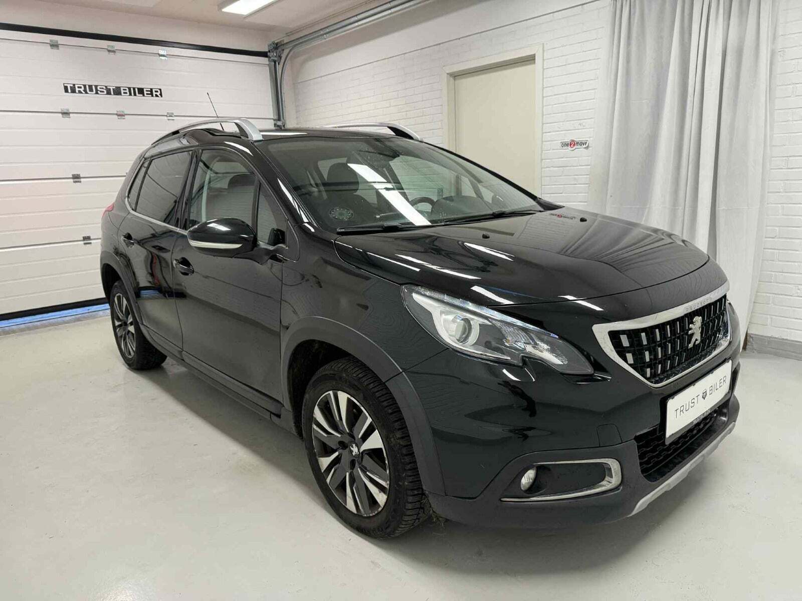 Sort Peugeot 2008 fra 2017