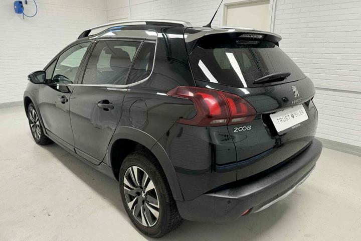 Sort Peugeot 2008 fra 2017
