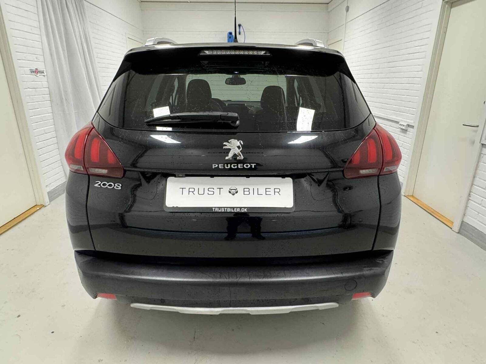 Peugeot 2008 1,6 BlueHDi 100 Allure Sky