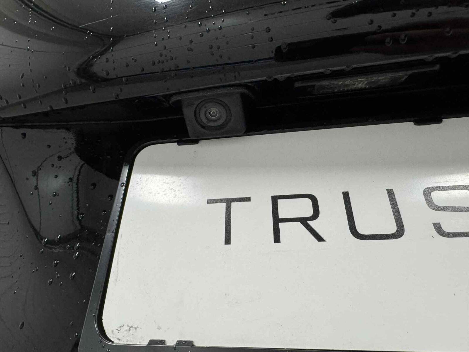 Sort Peugeot 2008 fra 2017