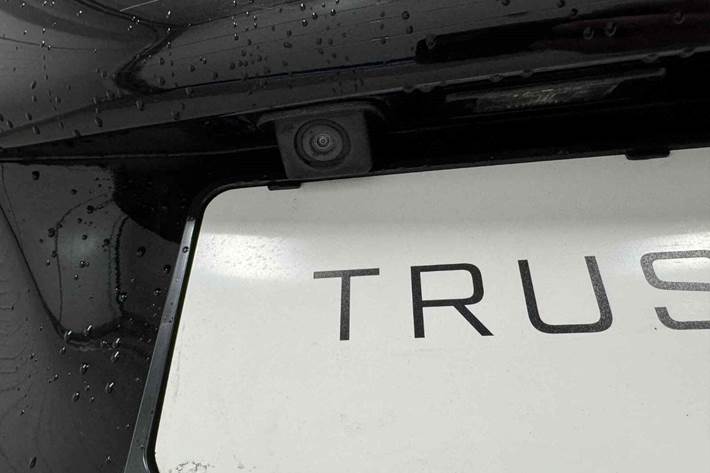 Sort Peugeot 2008 fra 2017