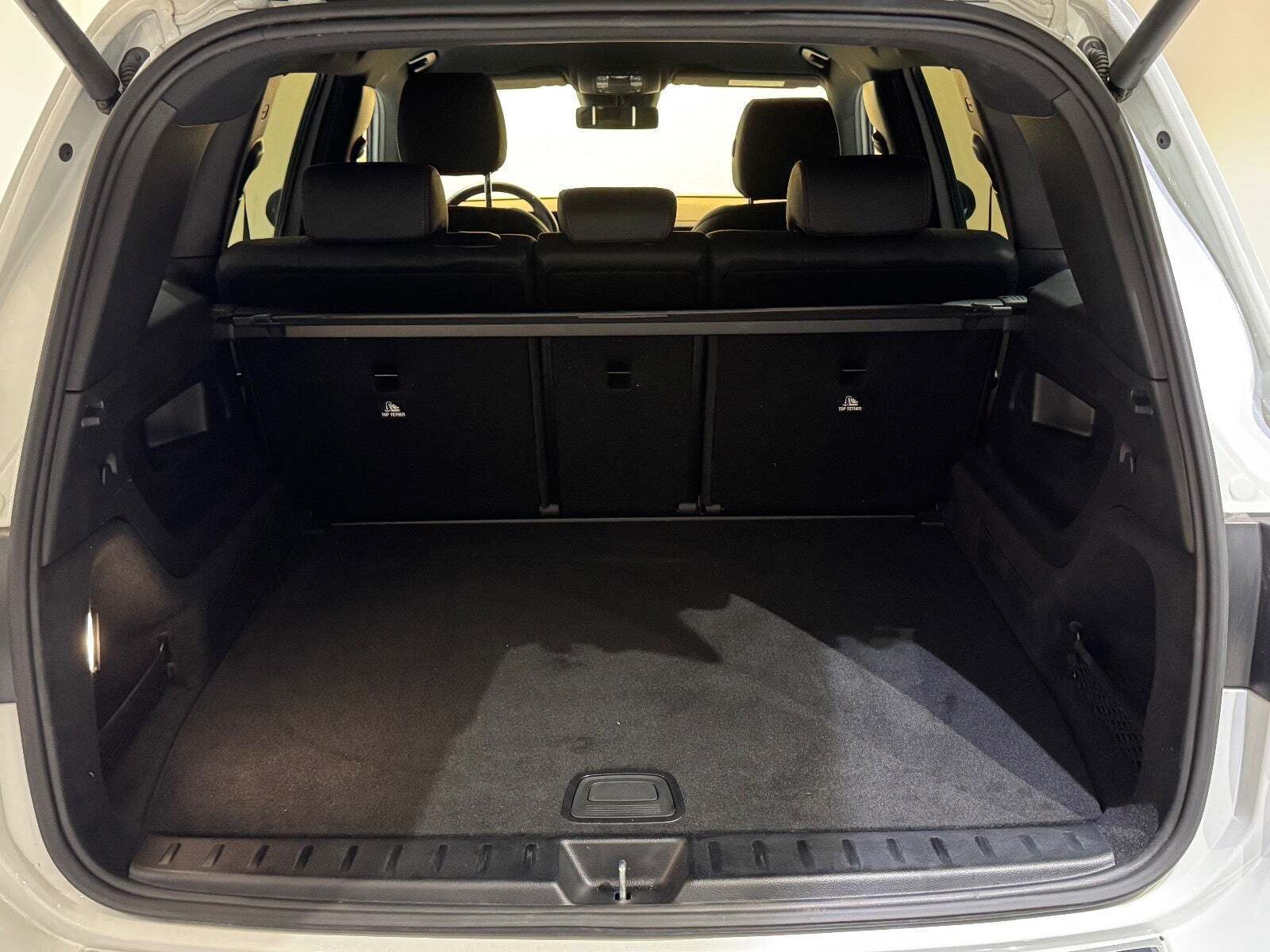 Hvid Mercedes EQB250+ fra 2024