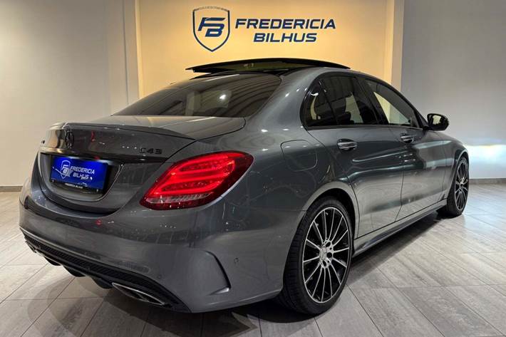 Grå Mercedes C43 fra 2016