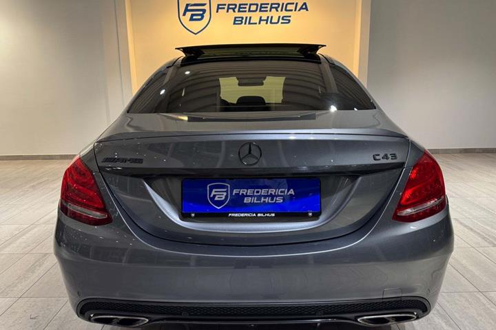 Grå Mercedes C43 fra 2016