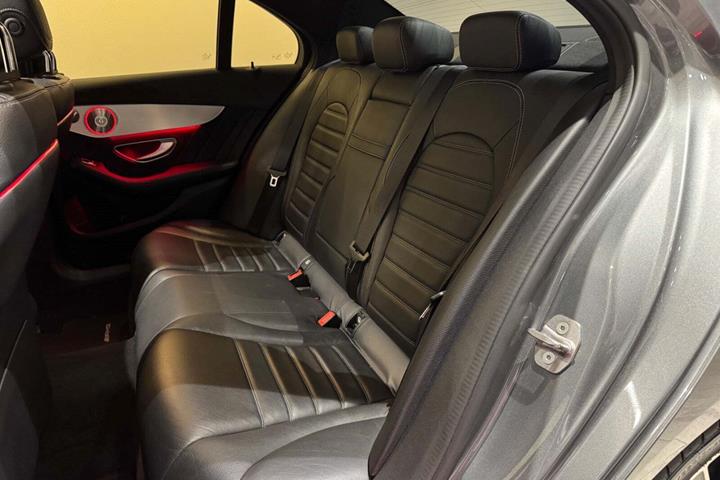 Grå Mercedes C43 fra 2016