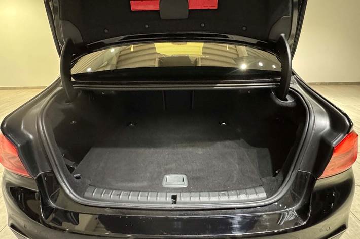 Sort BMW 530e fra 2018