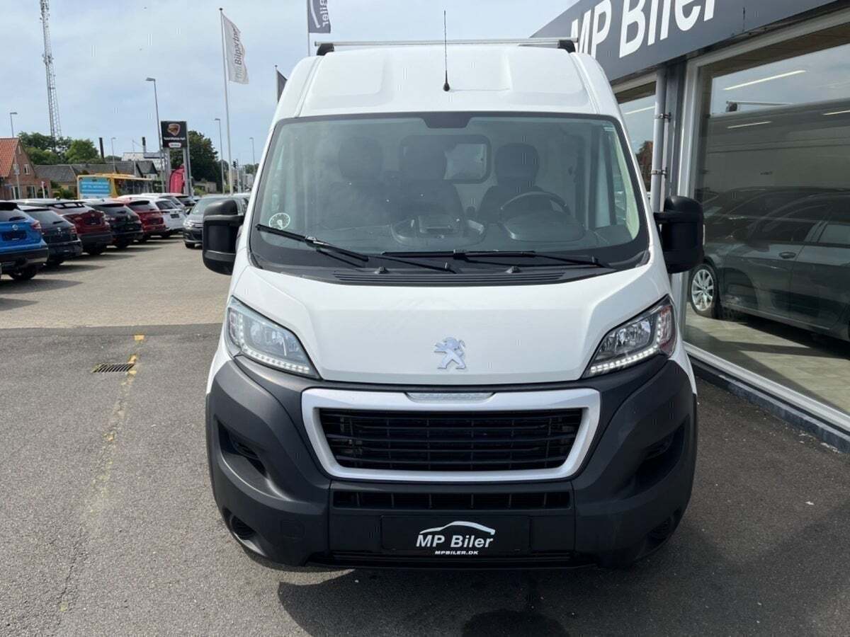 Hvid Peugeot Boxer 333 fra 2020