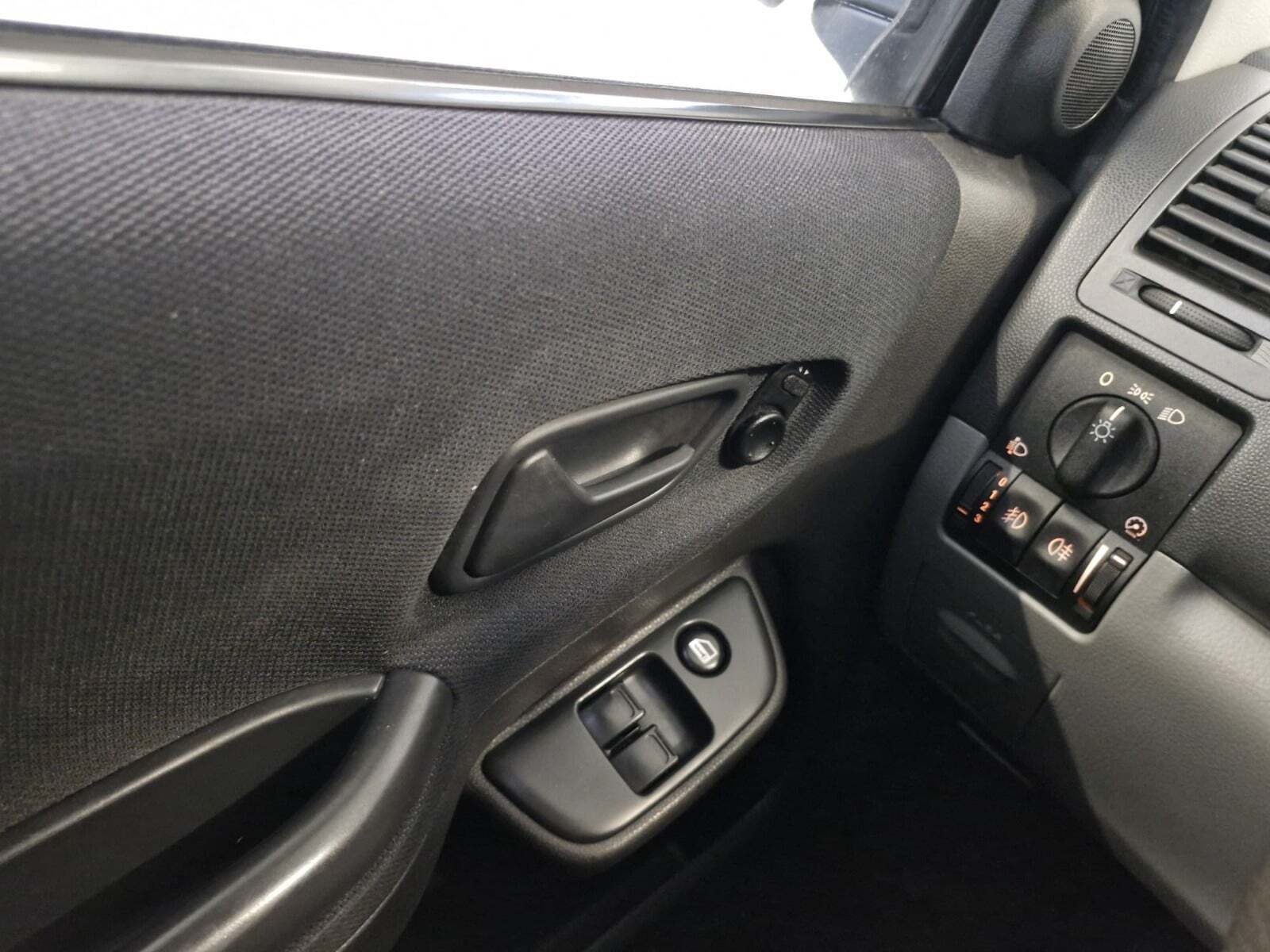 Sølv Suzuki Ignis fra 2006