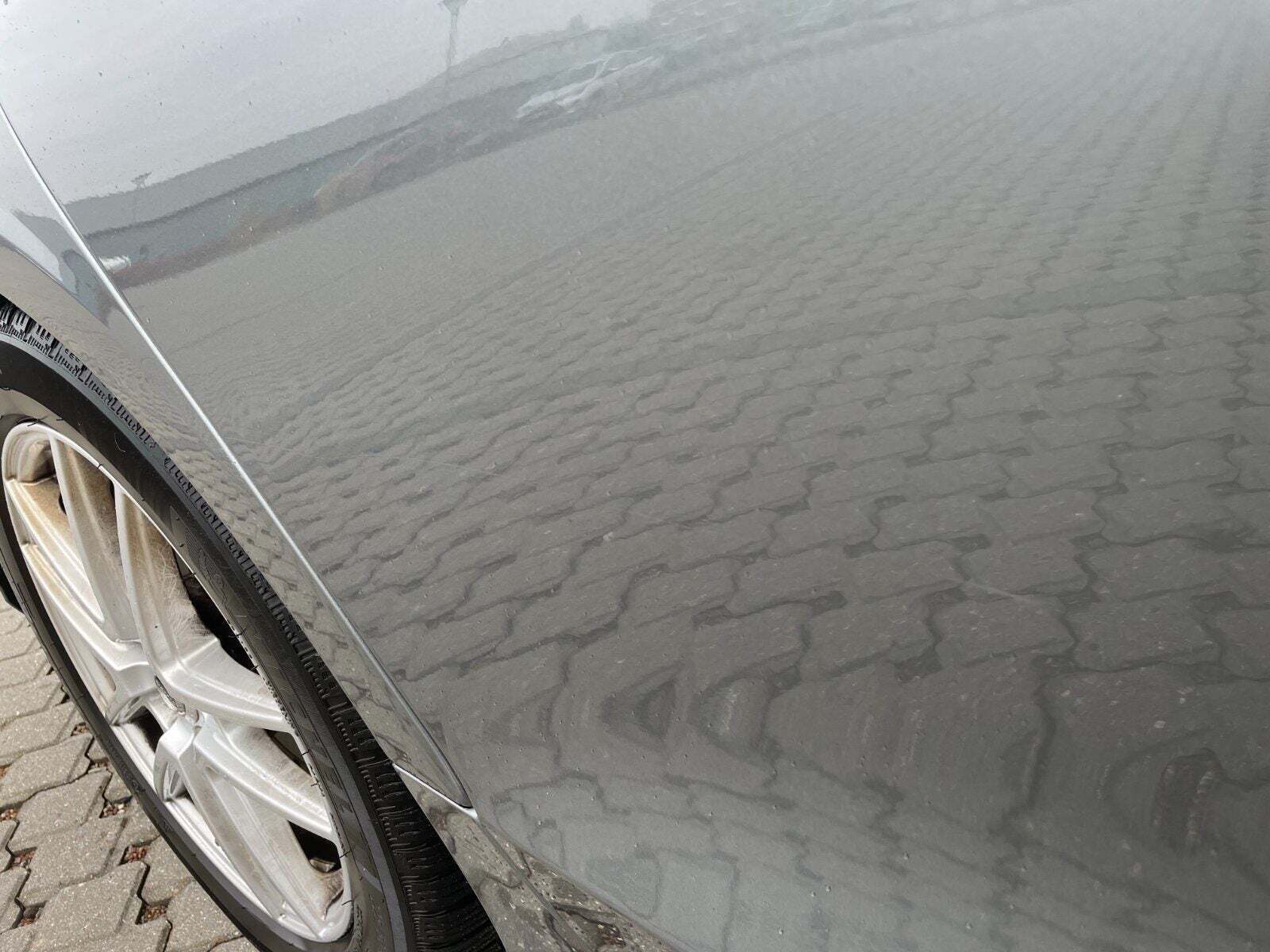 Grå Volvo V60 fra 2019