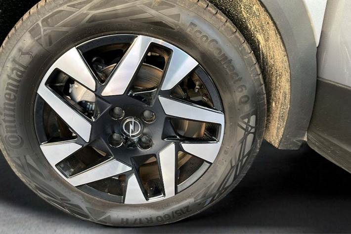 Sølv Opel Mokka-e fra 2023