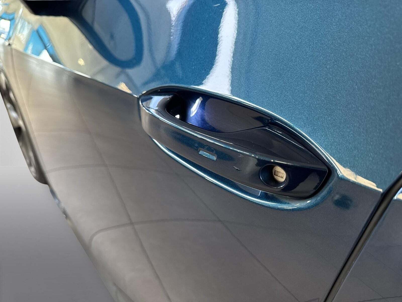 Blå Cupra Born fra 2025