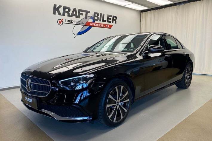 Sort Mercedes E300 e fra 2022 set udefra
