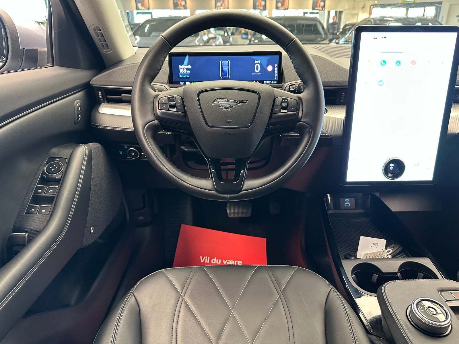 Blå Ford Mustang Mach-E fra 2023