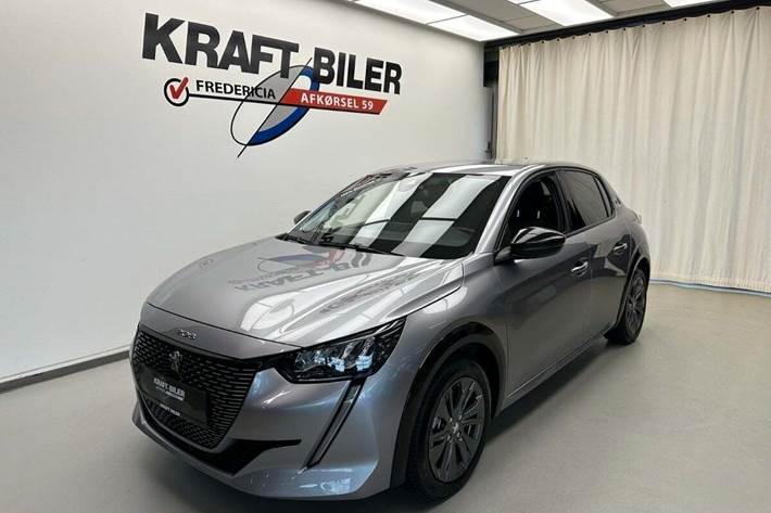 Grå Peugeot e-208 fra 2022 set udefra