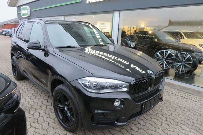 Sort BMW X5 fra 2014 set udefra