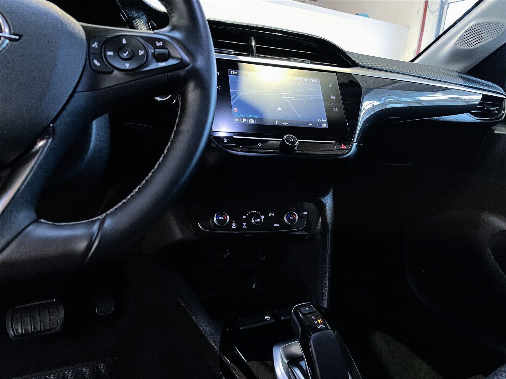 Grå Opel Corsa-e fra 2022