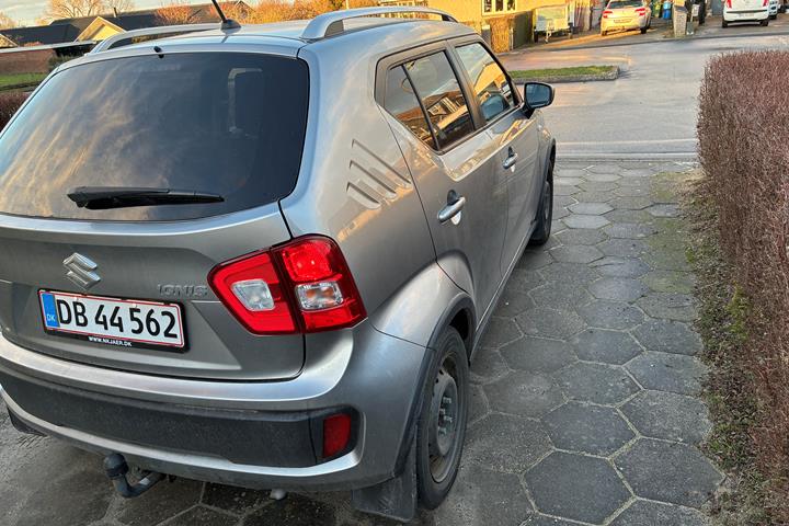 Grå Suzuki Ignis fra 2017